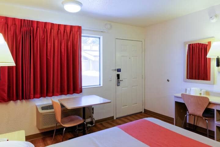 Room 14 of 25