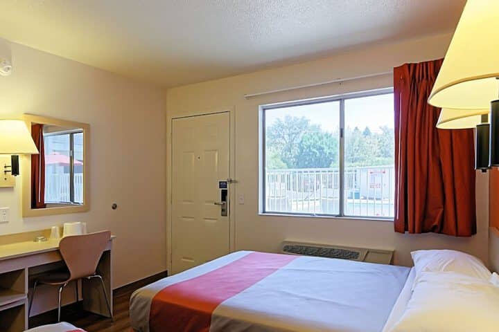 Room 5 of 25