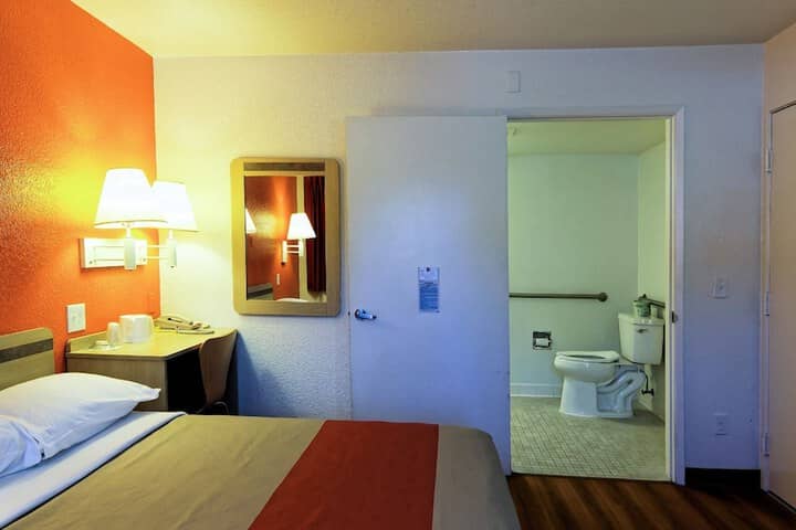 Room 7 of 25