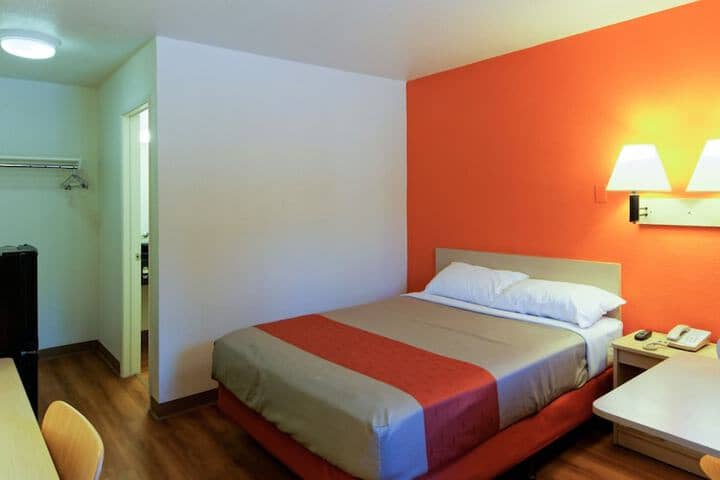 Room 12 of 25
