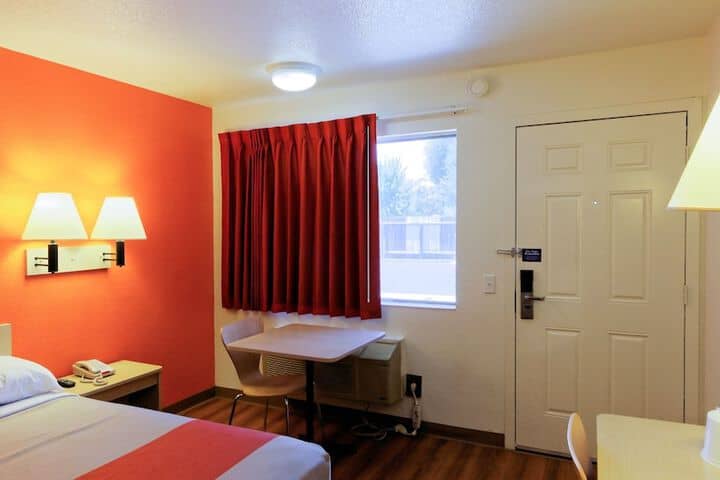 Room 11 of 25