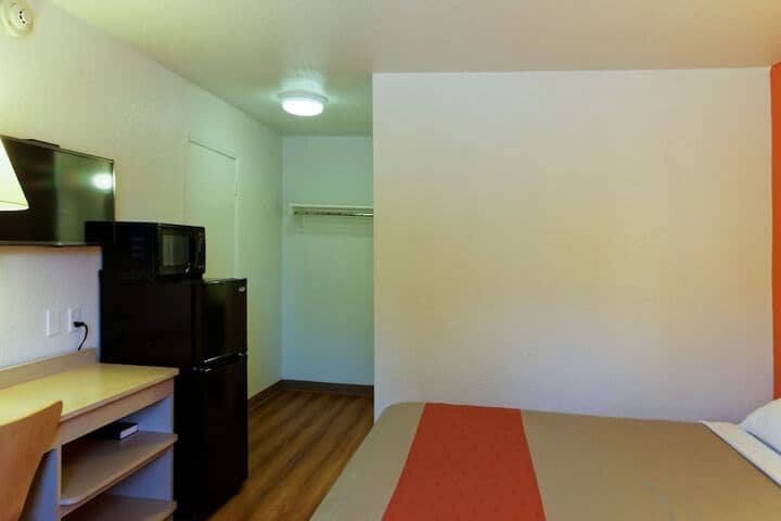 Room 15 of 25