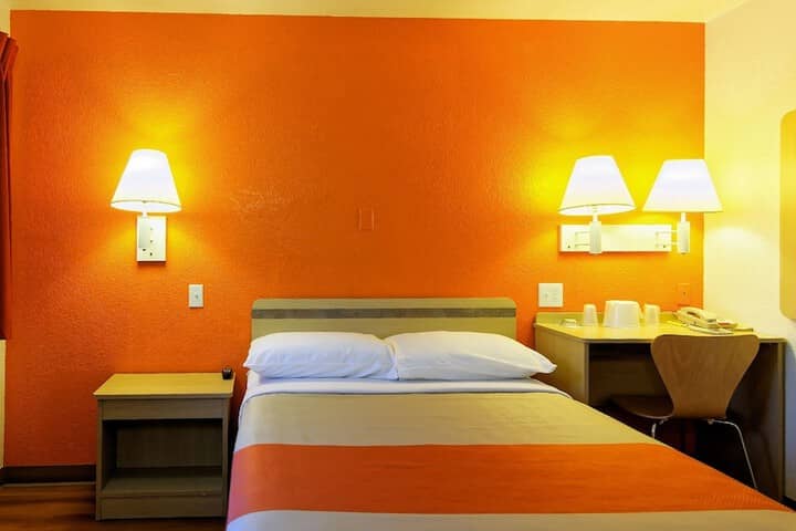 Room 6 of 25