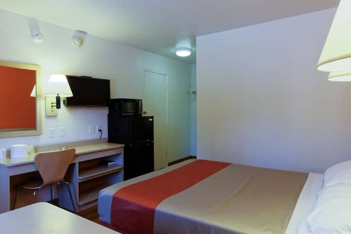 Room 13 of 25