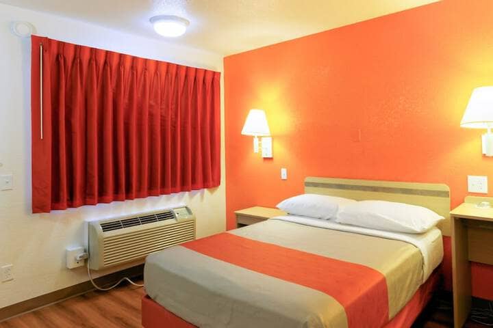 Room 8 of 25